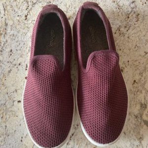 Like NEW Women's allbirds Tree Loungers Size 7 Maroon